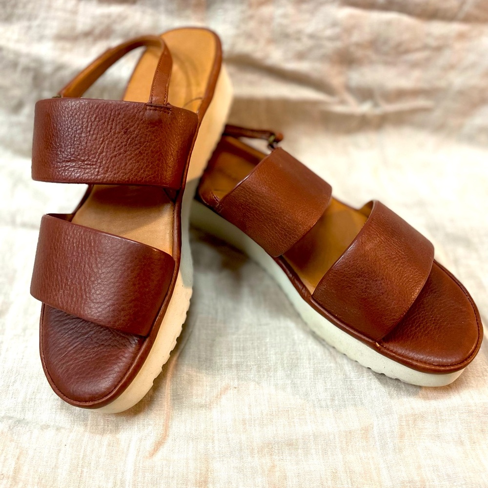 L’Amour Dês Pieds Women’s Abruzzo Sandals, cognac leather